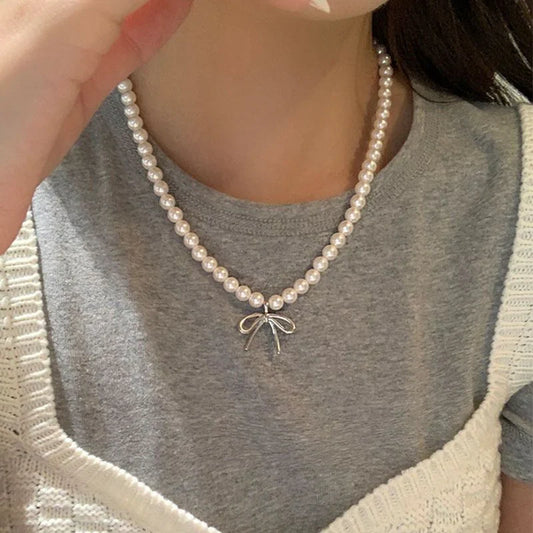 Niche Temperament Bow Pearl Necklace